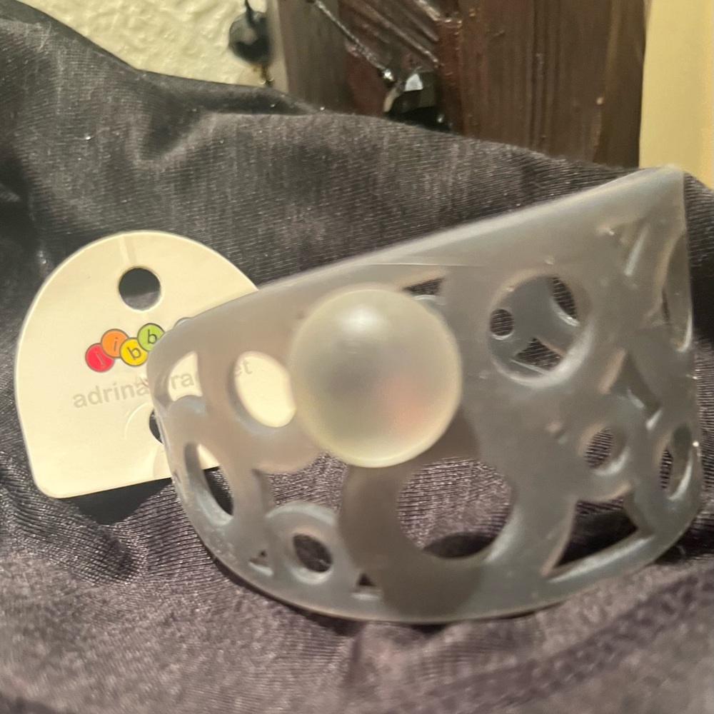 Crocs, adrina bracelet, for jibbitz. Gray color